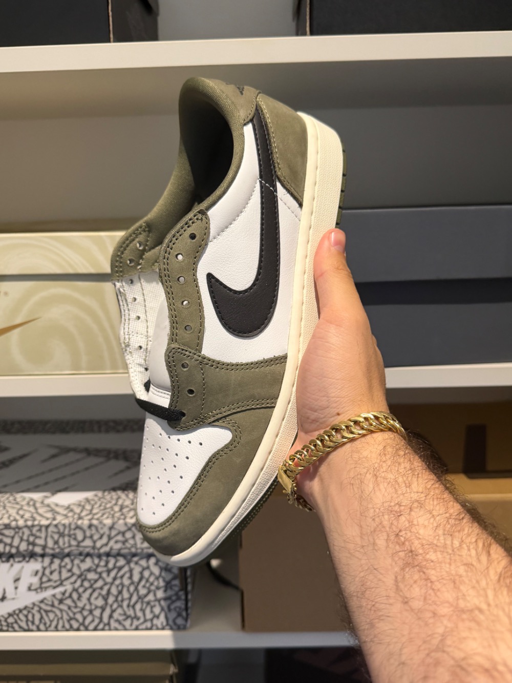 Air Jordan 1 Low OG Medium Olive — 41, Novo