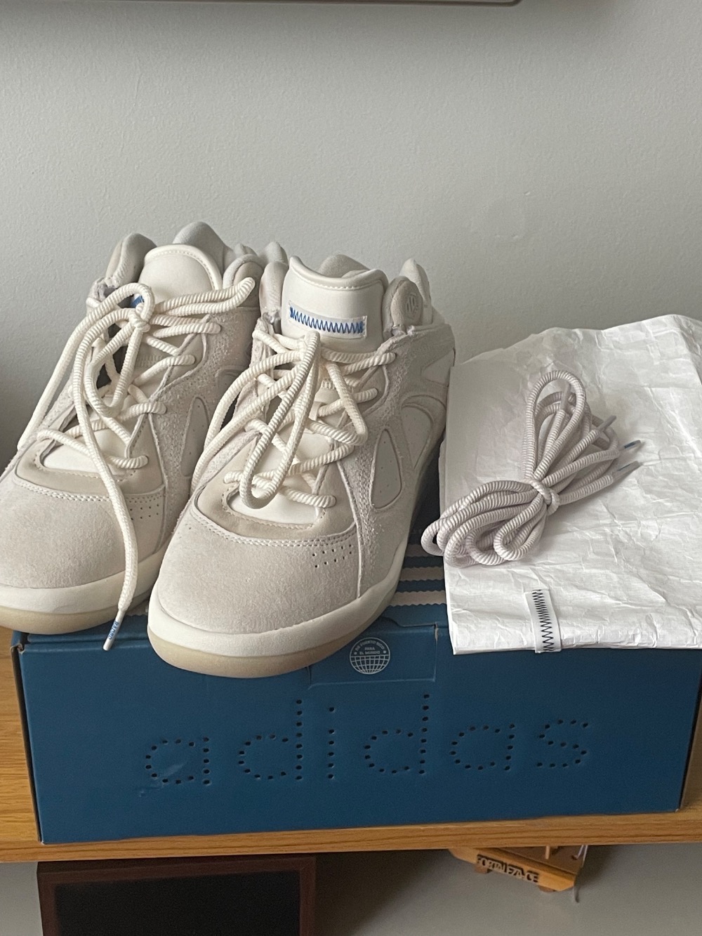 Bad Bunny x adidas BadBo 1.0 Chalk White Talc — 40, Novo
