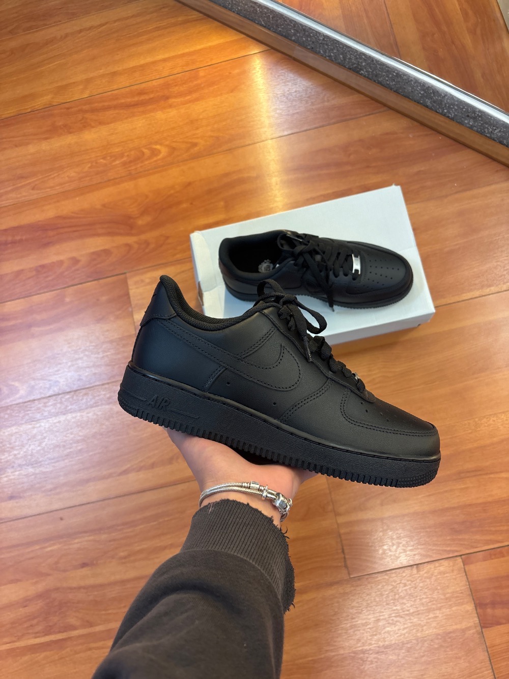 Nike Air Force 1 Low Black — 39 / 40, Novo