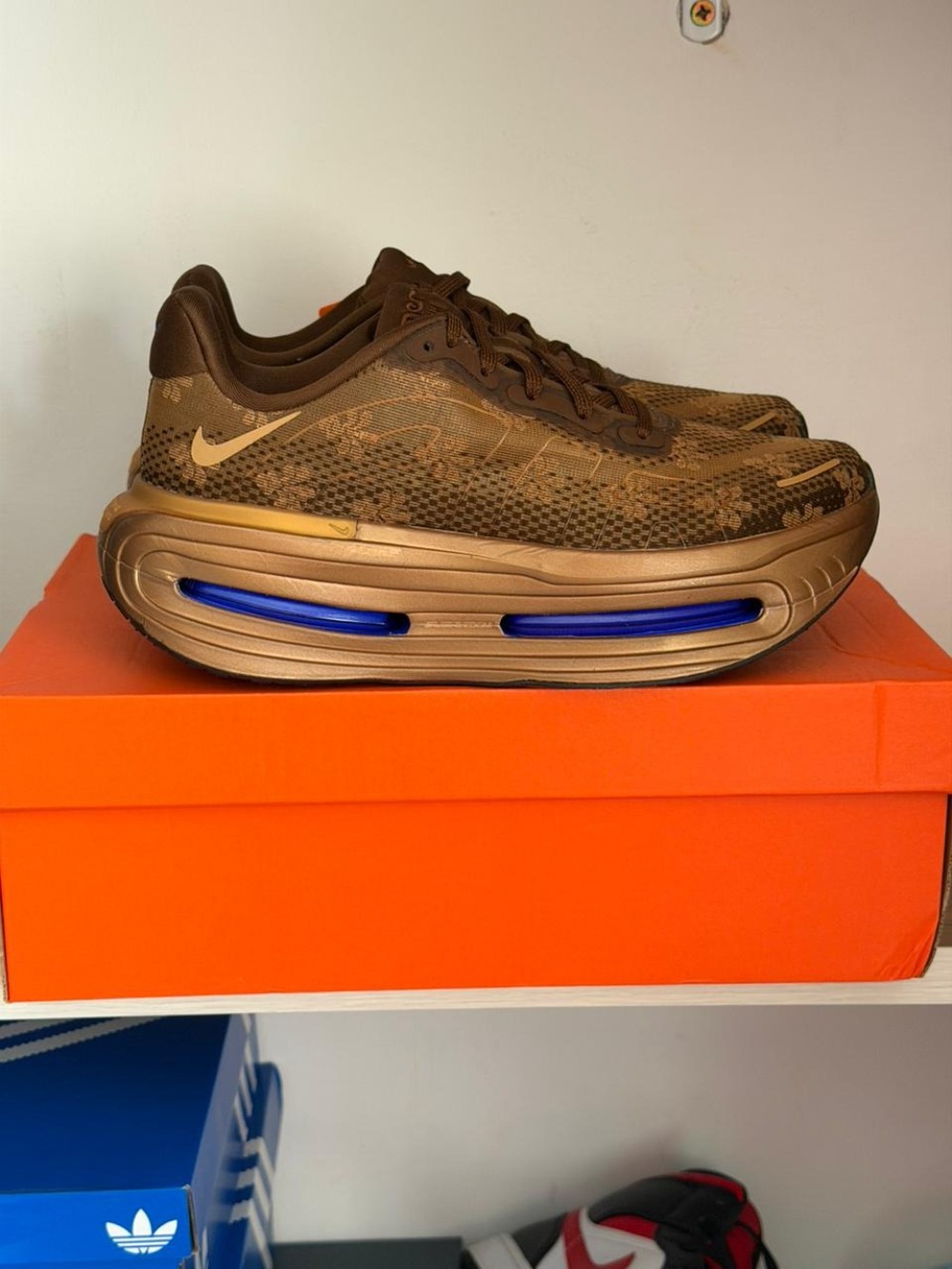 Nike Vomero Premium Flat Stout — 37, Novo