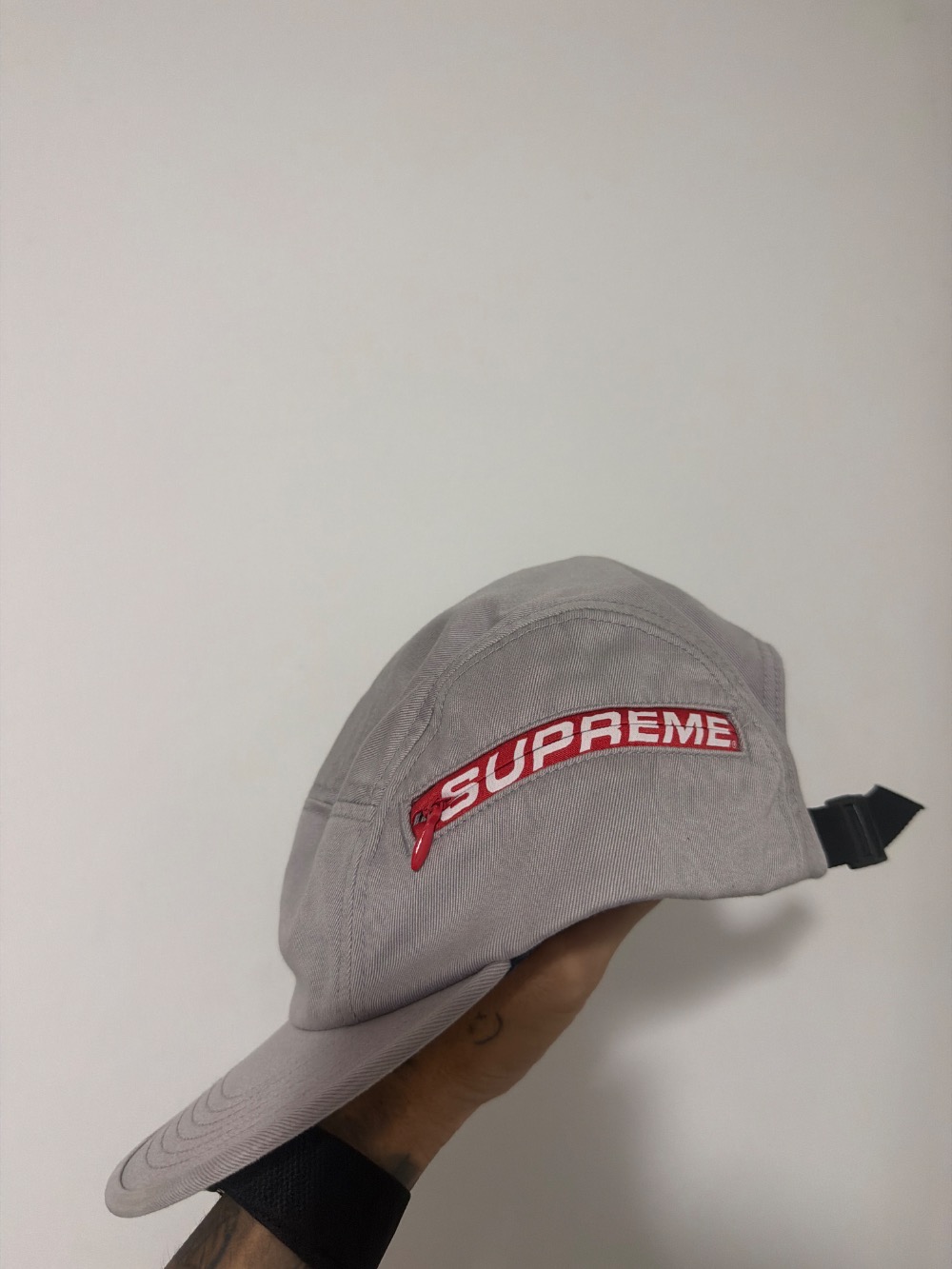 Boné Supreme Washed Chino Twill Camp Grey SS26-W1 — Único, Usado