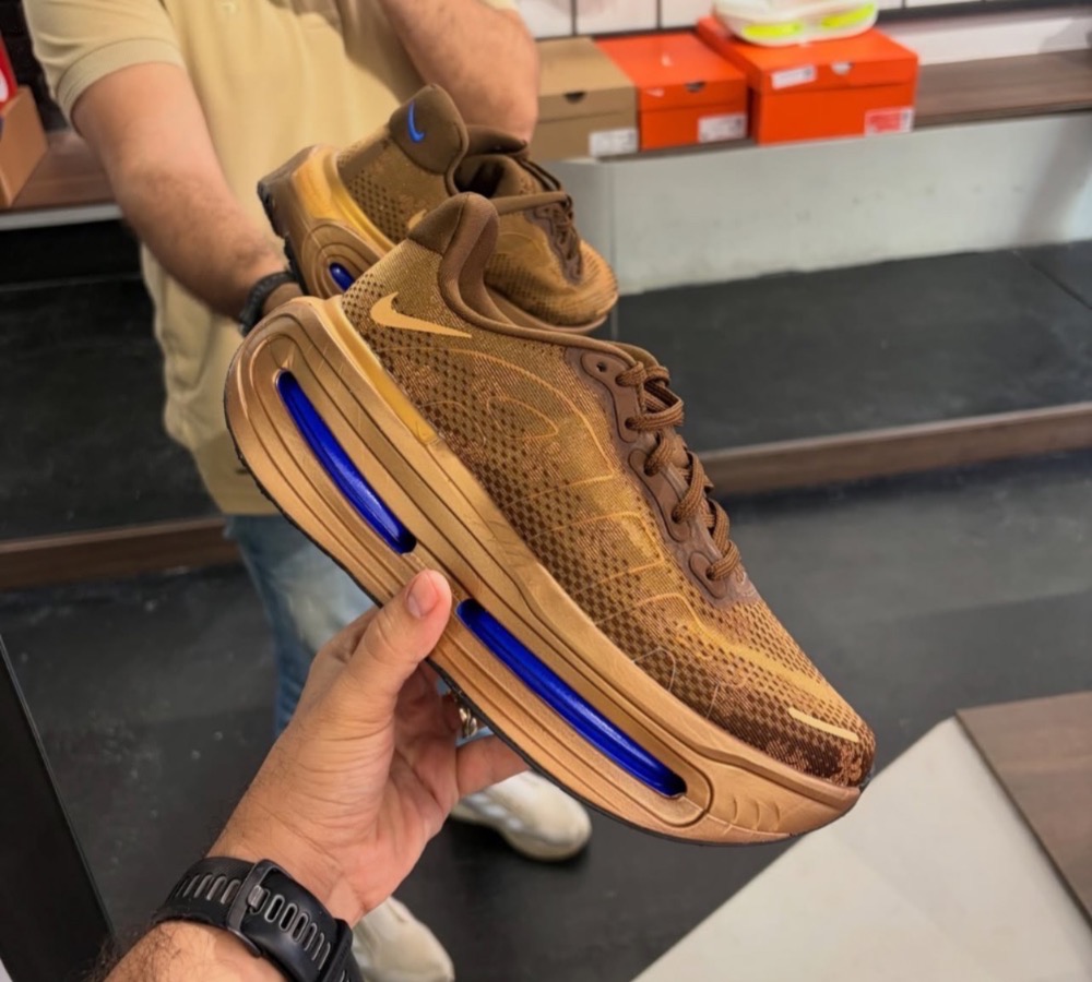 Nike Vomero Premium Flat Stout — 35, Novo