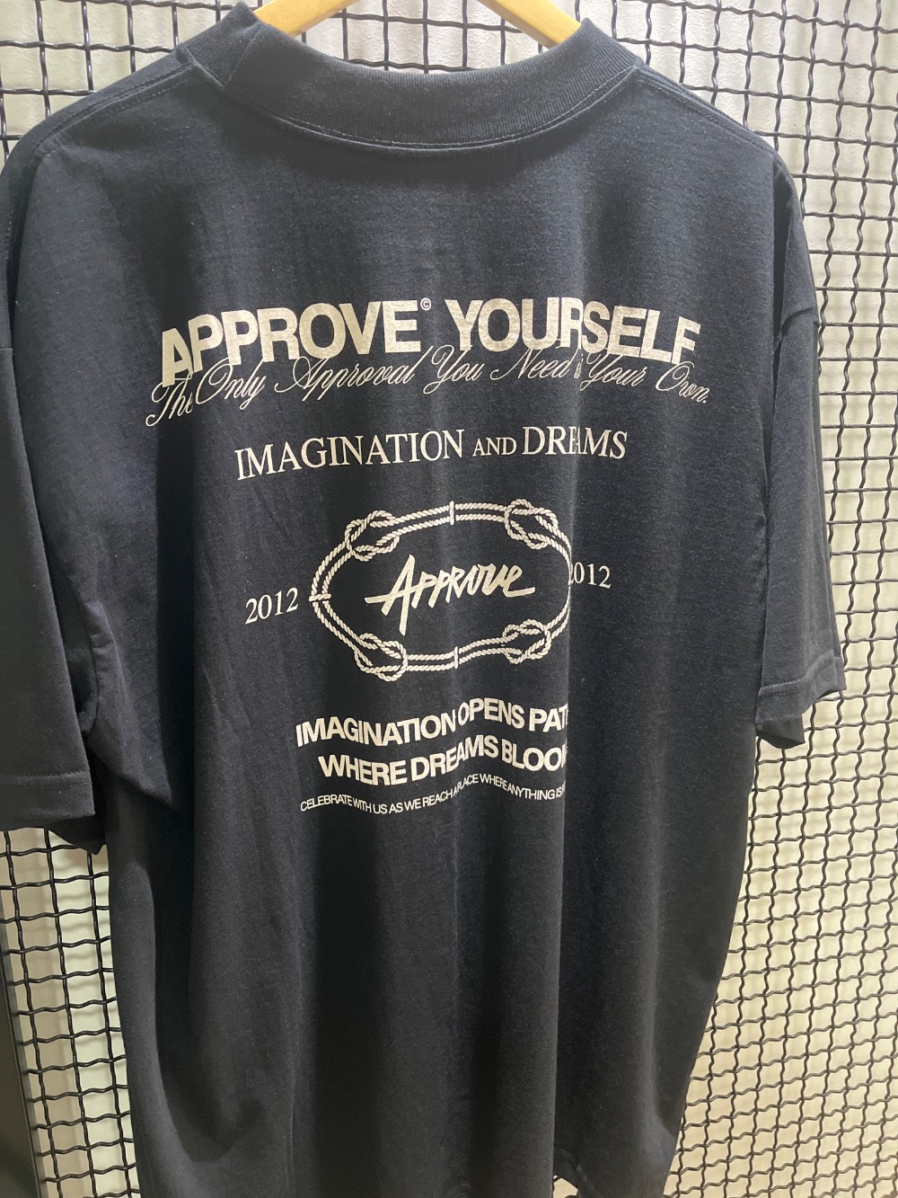 Camiseta Approve Huge Yourself