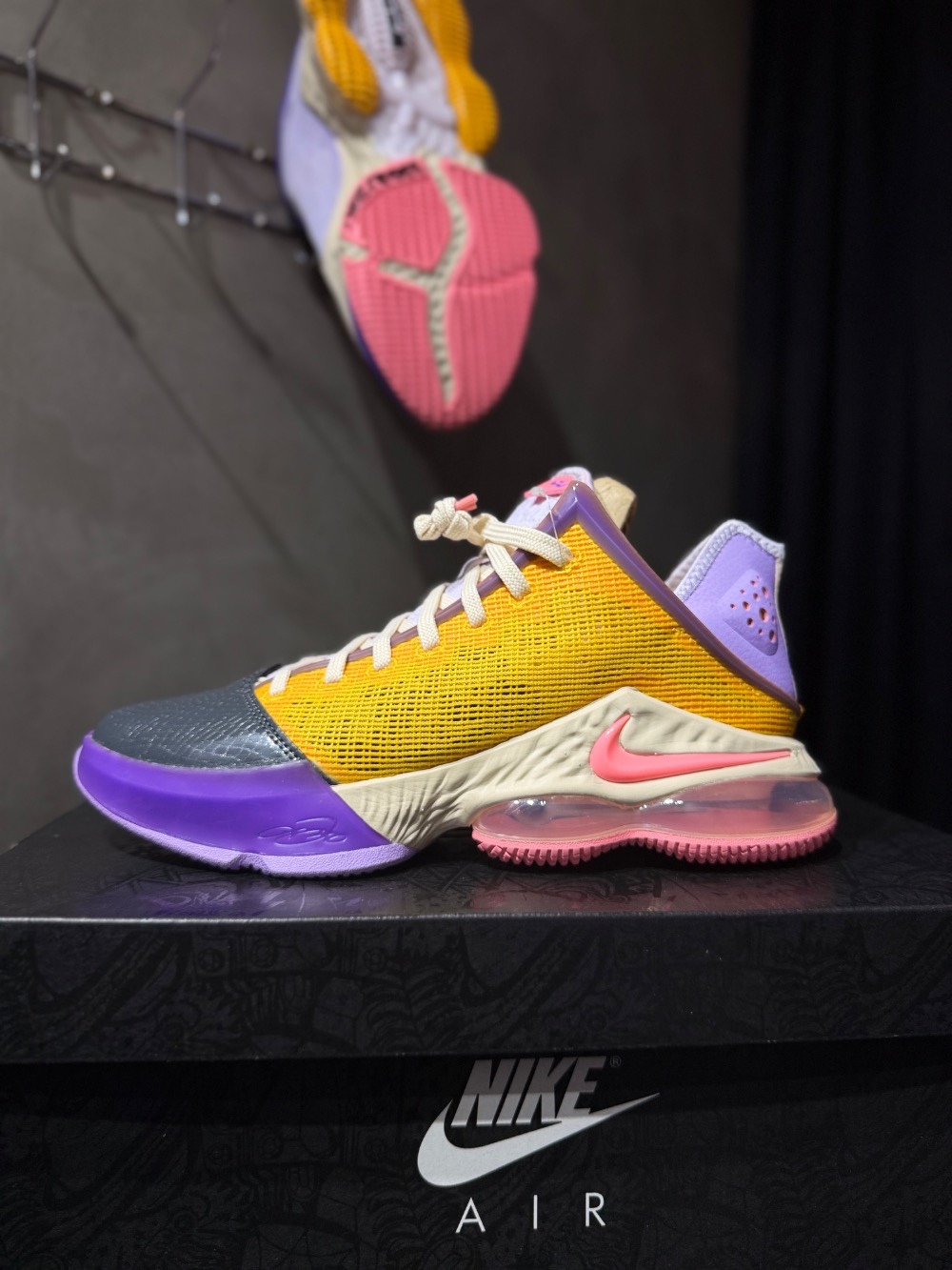 Nike LeBron 19 Low Mismatch