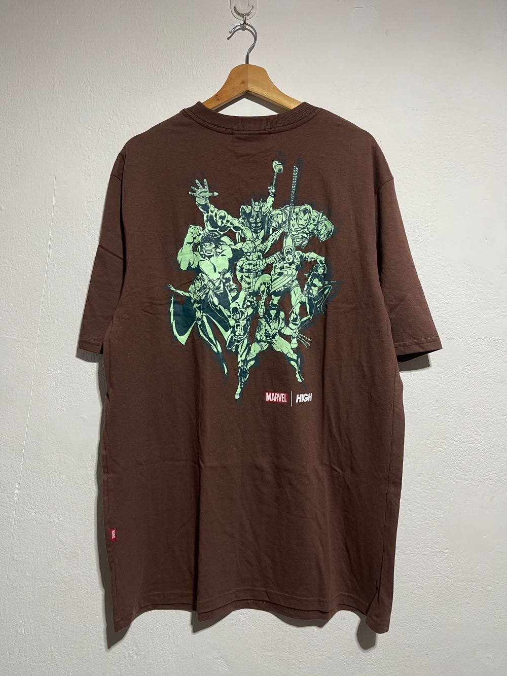 CAMISETA HIGH COMPANY X MARVEL SQUAD BROWN