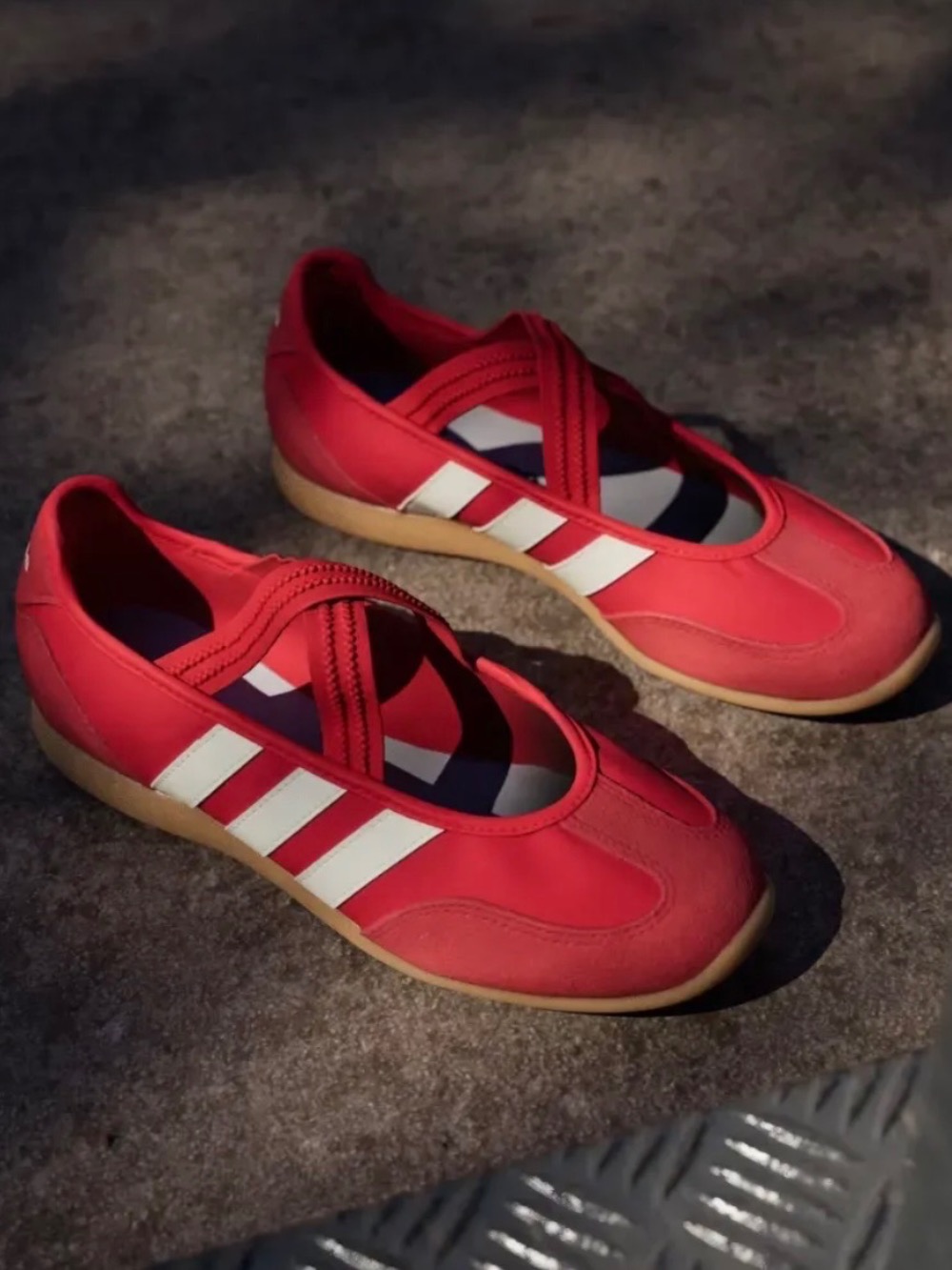 adidas Barreda Mary Jane Better Scarlet Off White Gum — 34 / 35 / 36 / 37 / 39 / 40, Novo