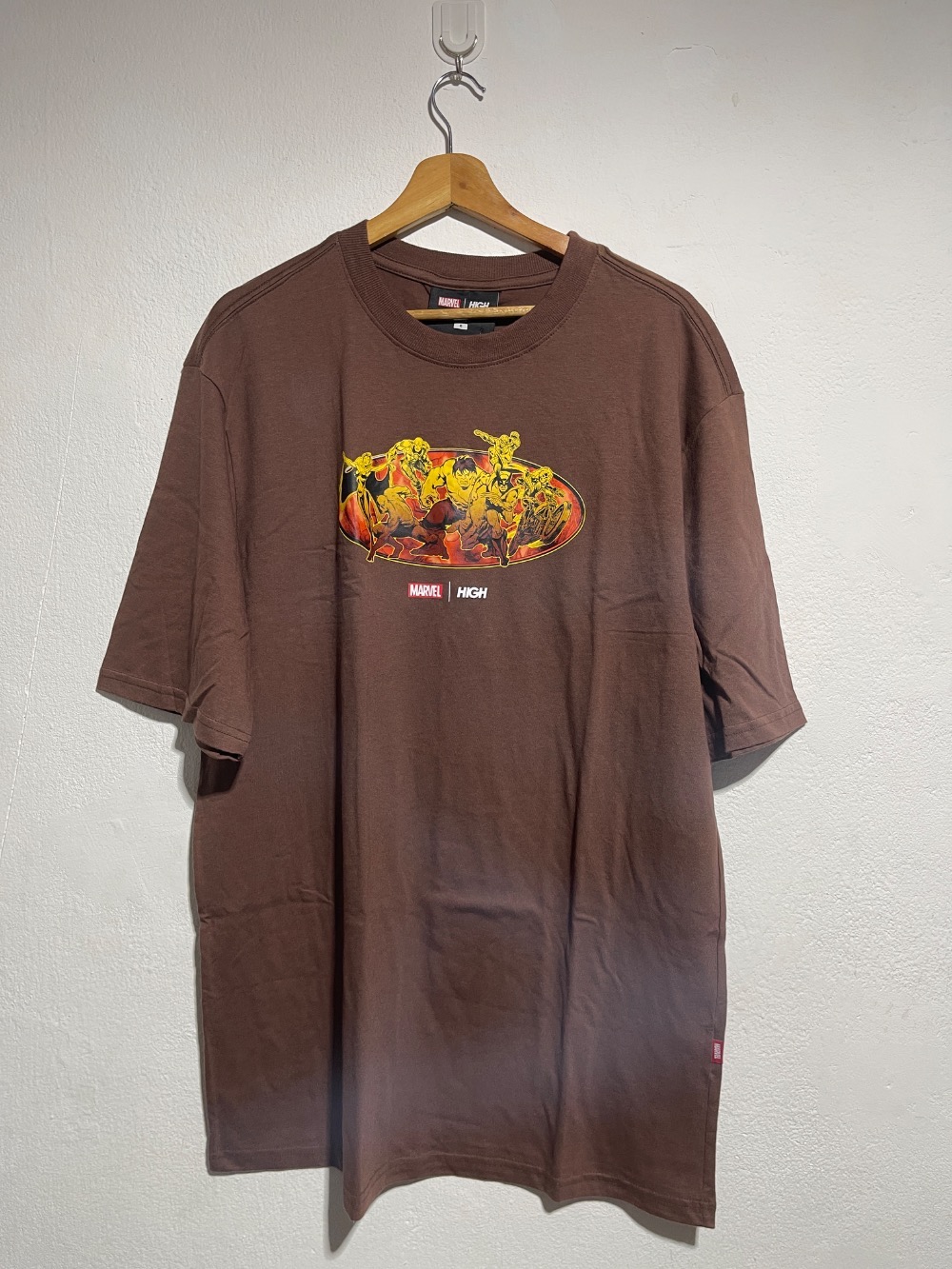 CAMISETA HIGH COMPANY X MARVEL HEROES BROWN