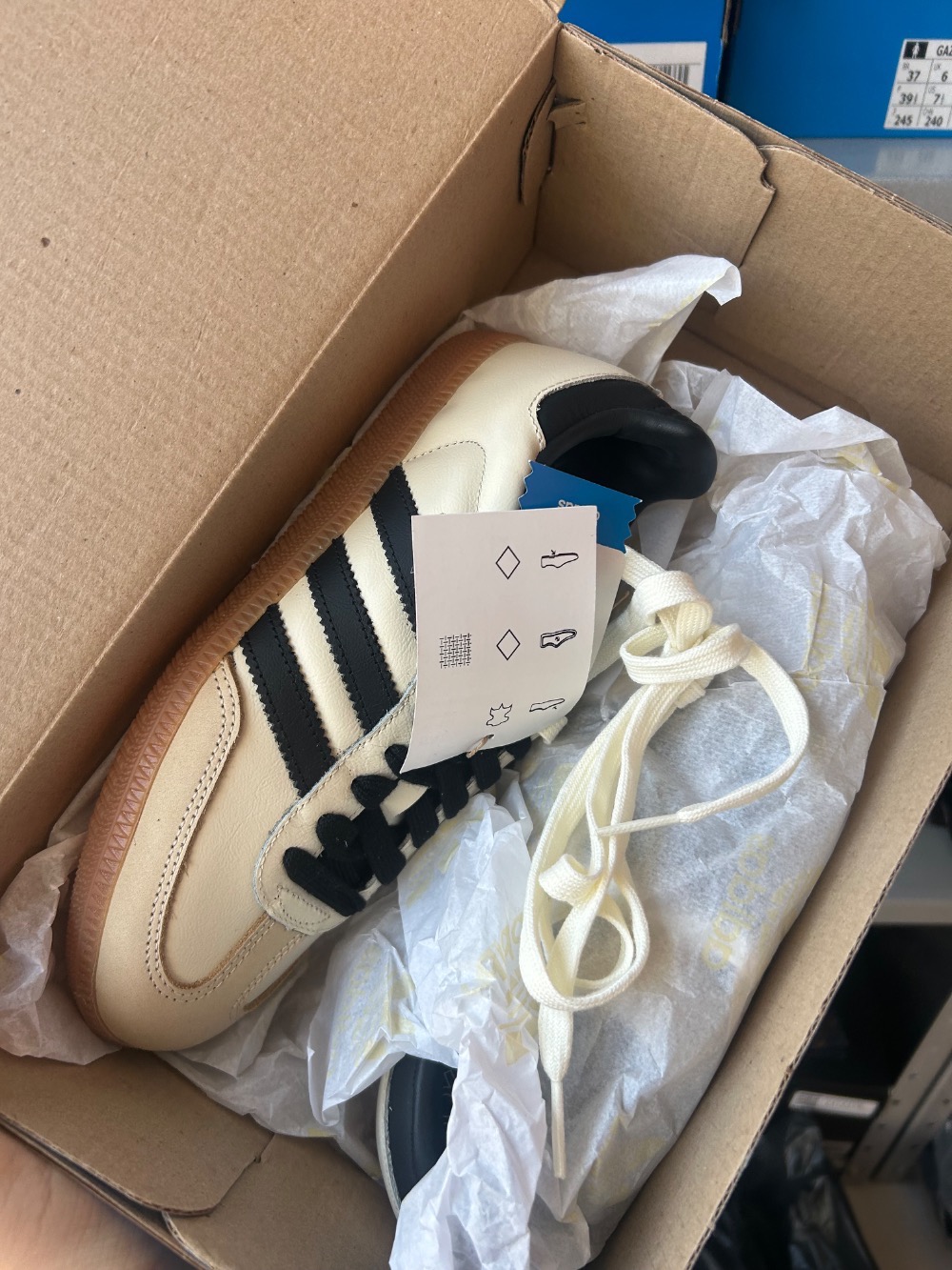 adidas Samba OG Cream White Core Black Sand Strata