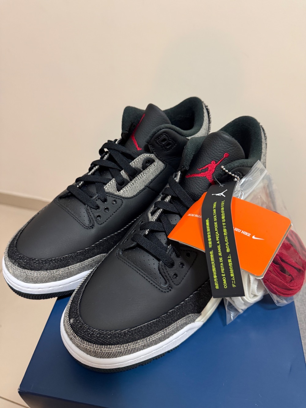 Levi's x Air Jordan 3 Black White — 42, Novo