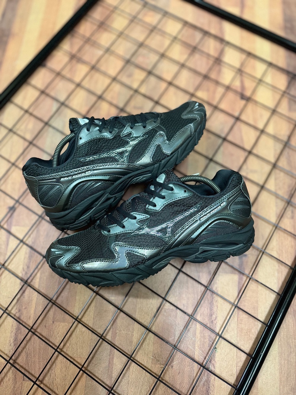 Mizuno Wave Rider 10 Black Sand Metallic Grey