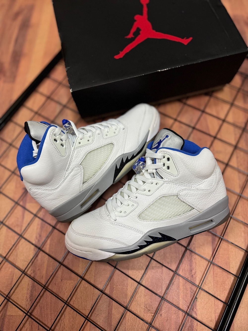 Air Jordan 5 Stealth