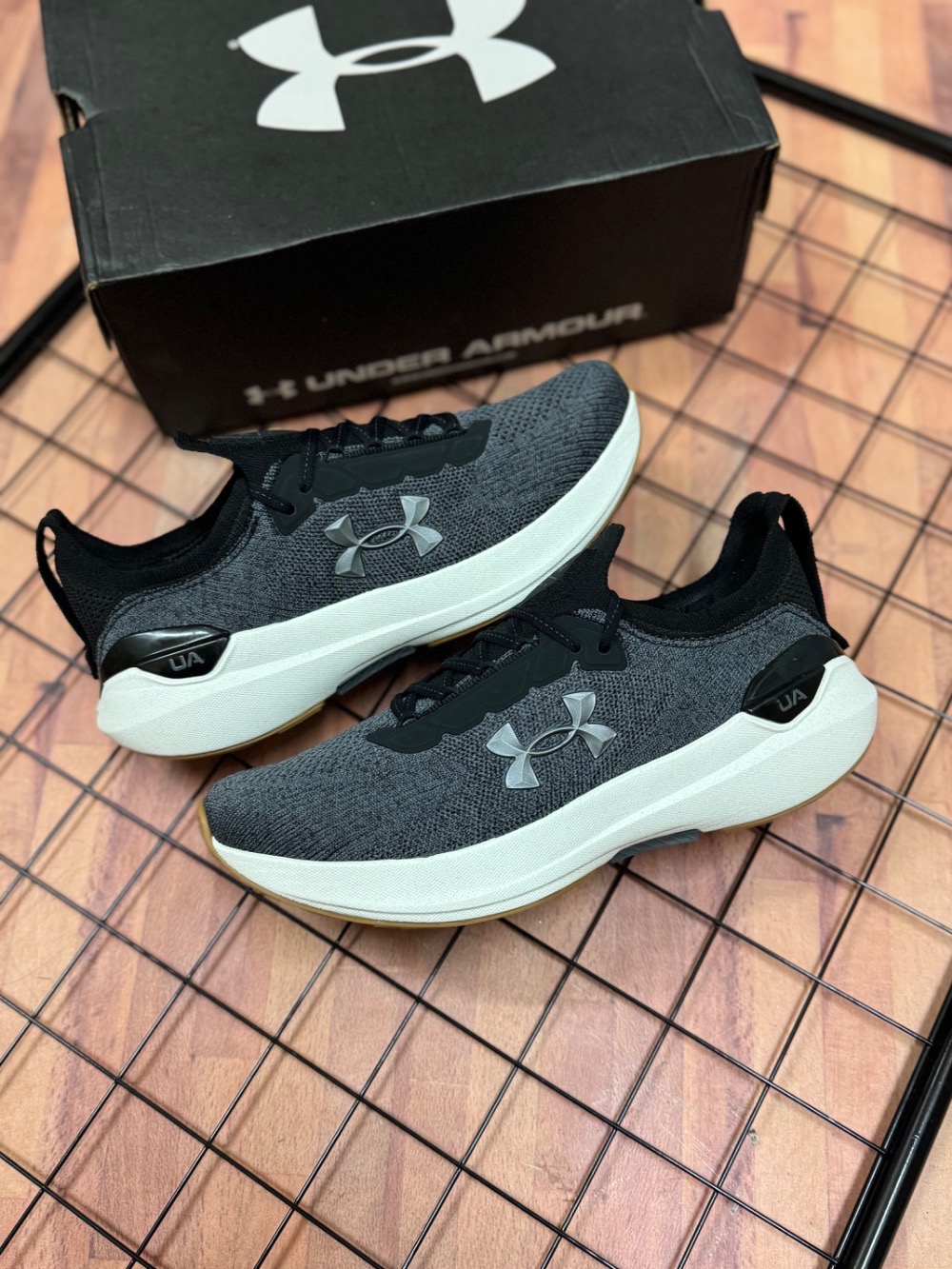 Under Armour Charged Hit Grey
