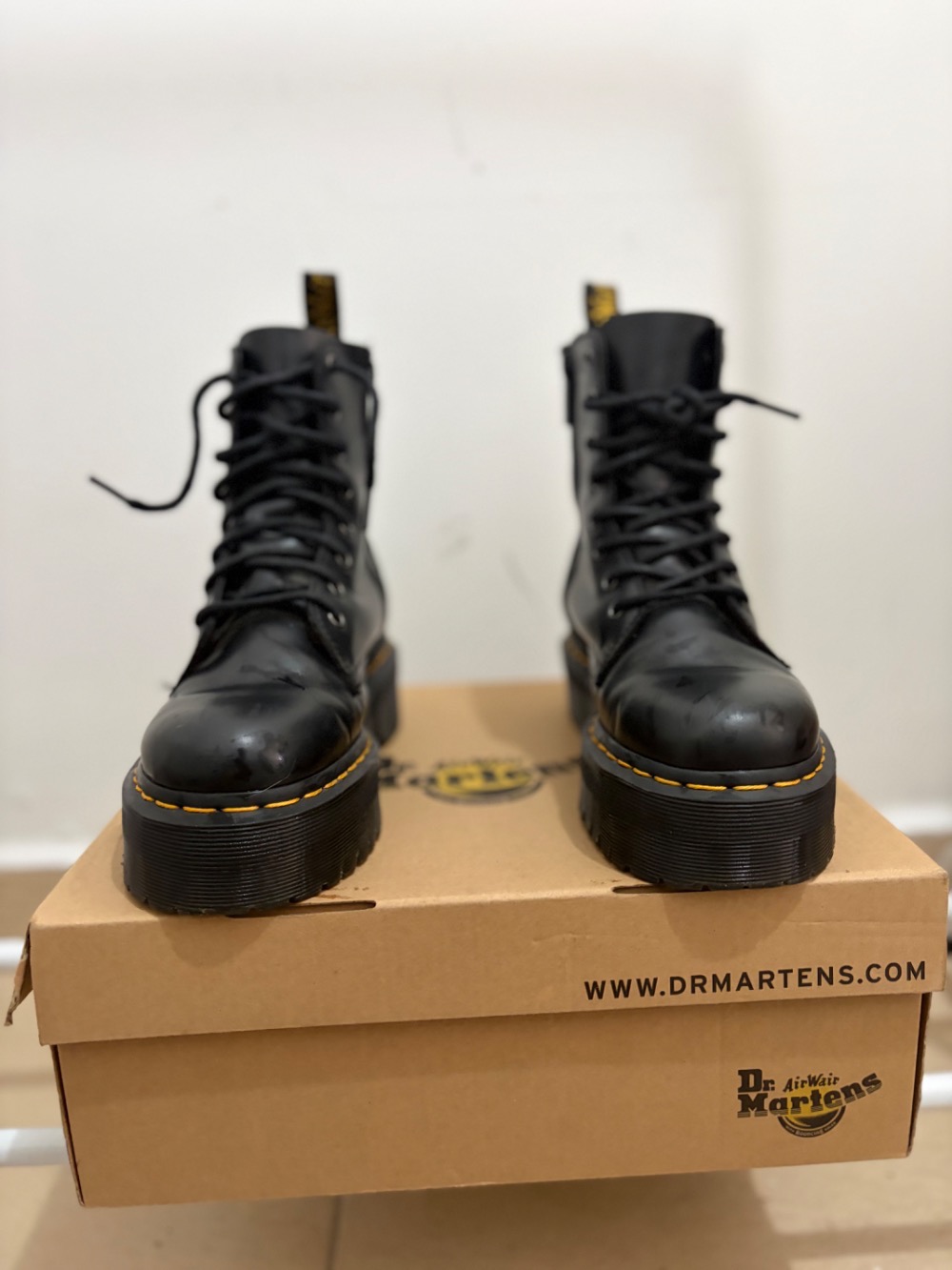 Dr. Martens Jadon platform black
