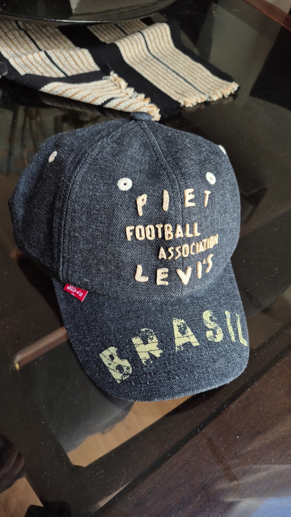 Boné Piet X Levi's