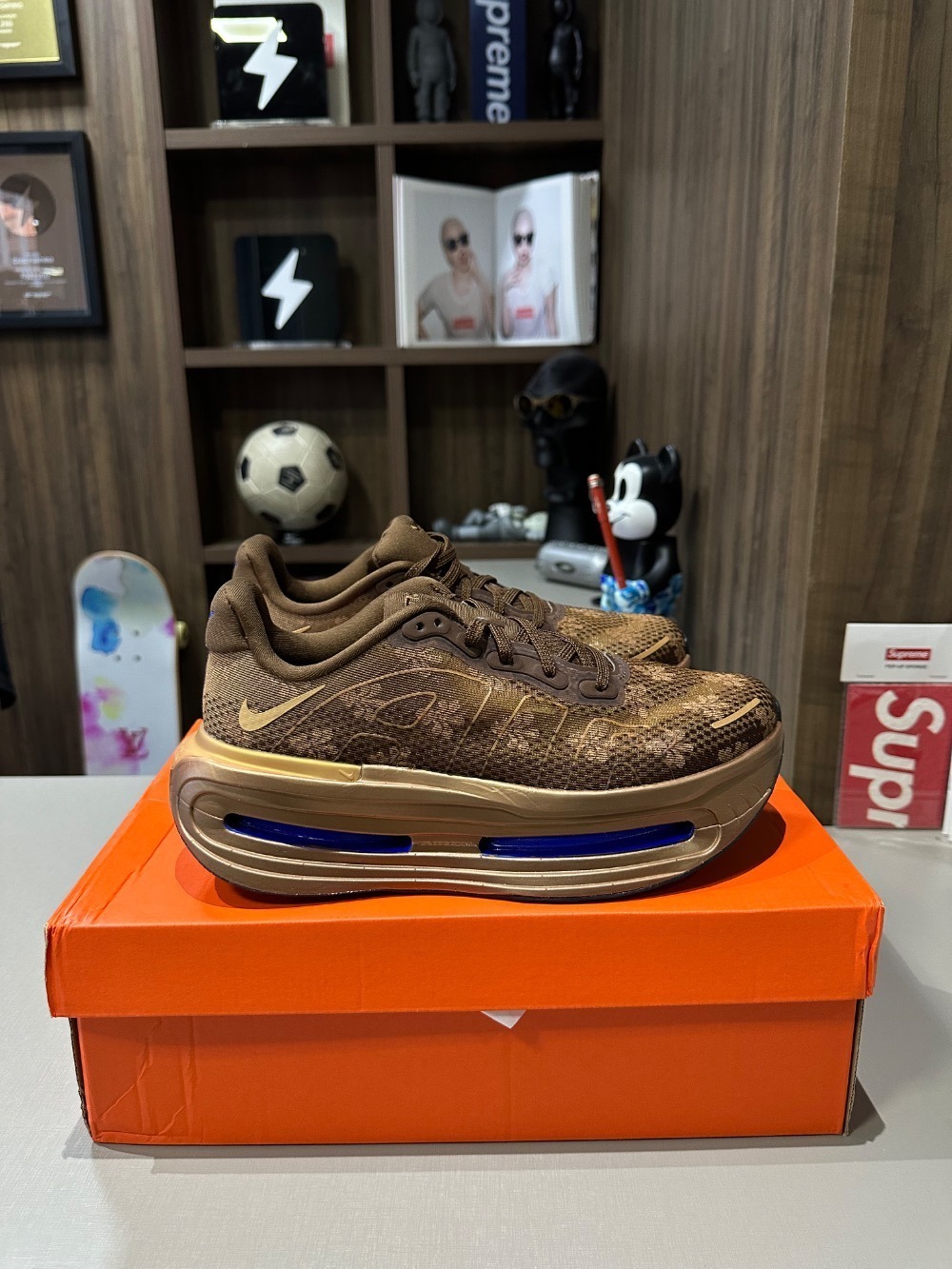 Nike Vomero Premium Flat Stout — 38, Novo