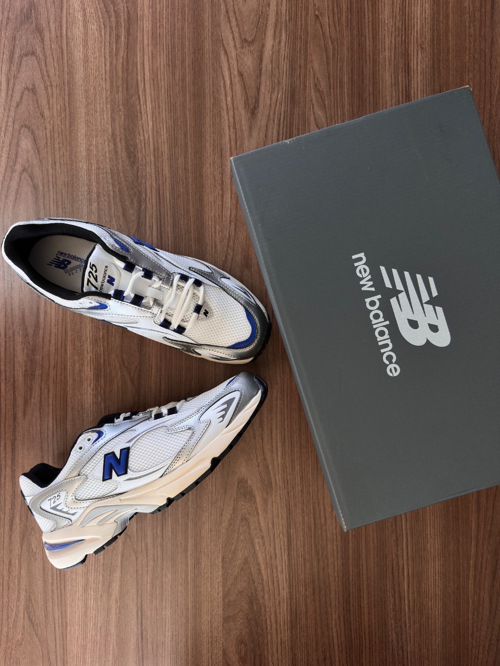 New Balance 725 White Team Royal