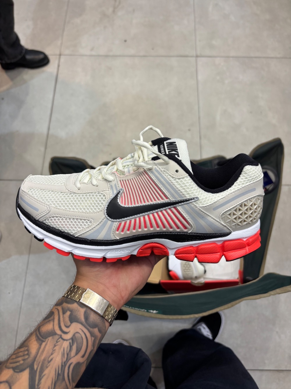 Nike Zoom Vomero 5 Light Orewood Brown Bright Crimson Sail Black