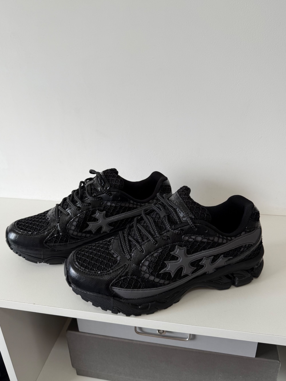 Bravest Studios Kross Kountry Runner Triple Black