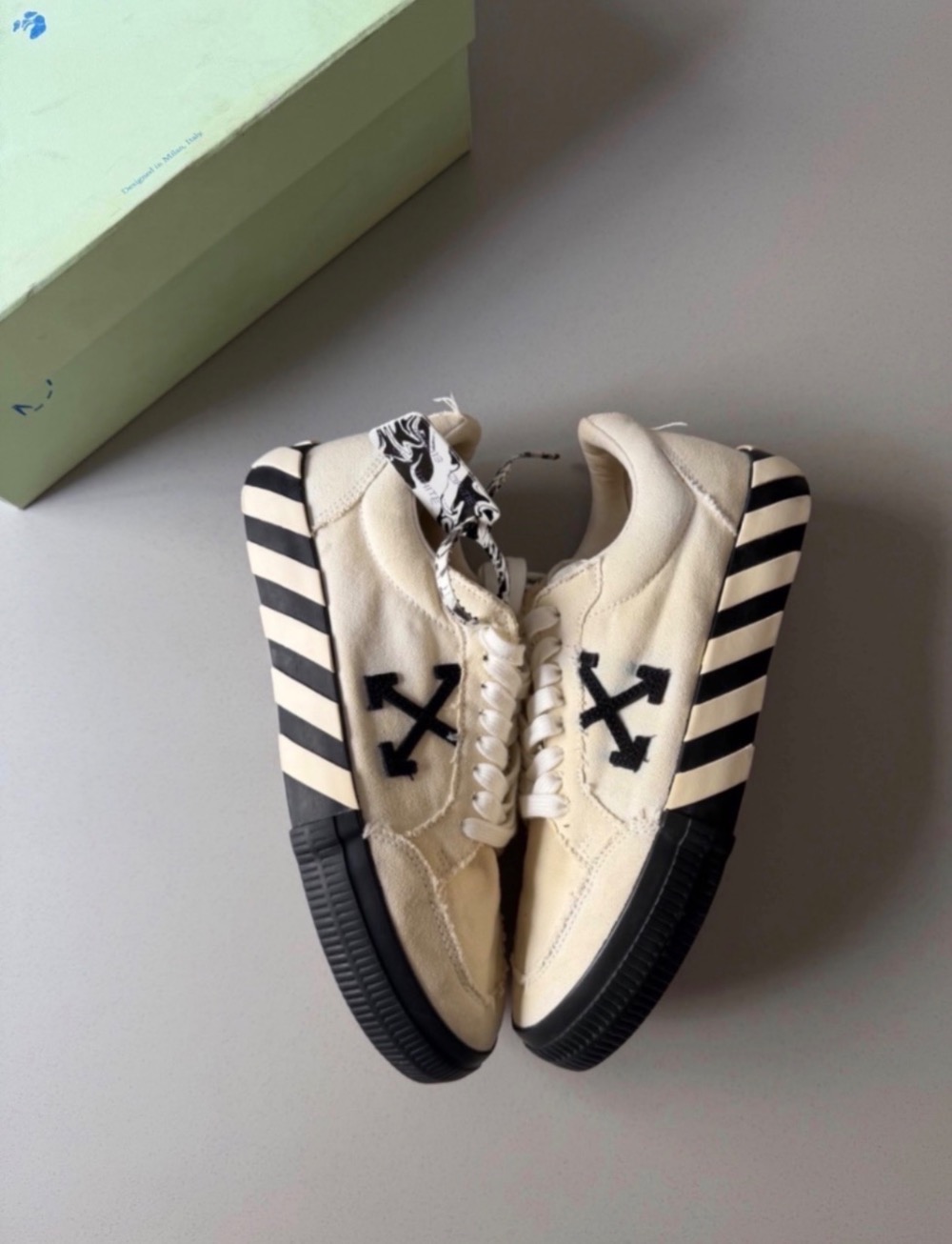 Off-White Vulcanized Low Canvas White Black