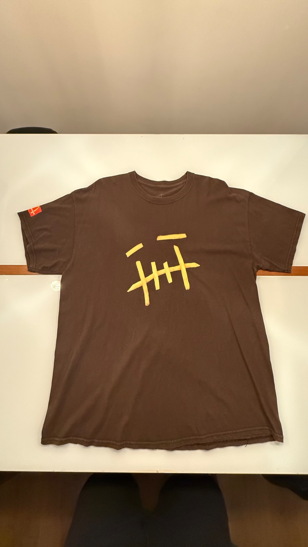 McDonald's x Travis Scott Camiseta Batata Frita Marrom