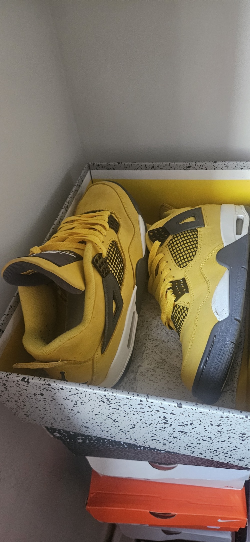 Air Jordan 4 Lightning