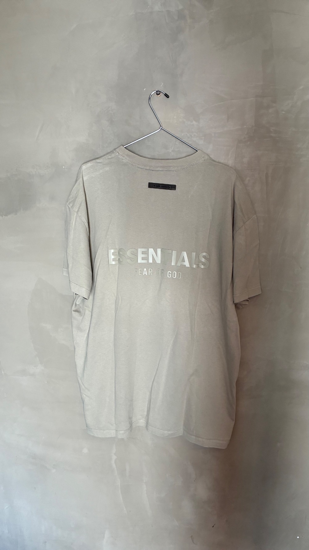 Camiseta verde escura fear of god essentials