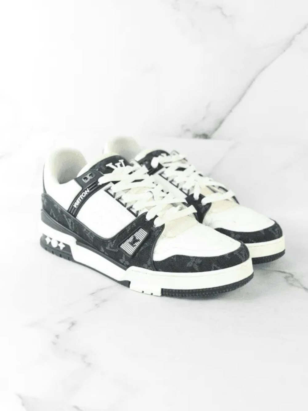 Tênis Louis Vuitton Trainer LV Monogram Preto/Branco
