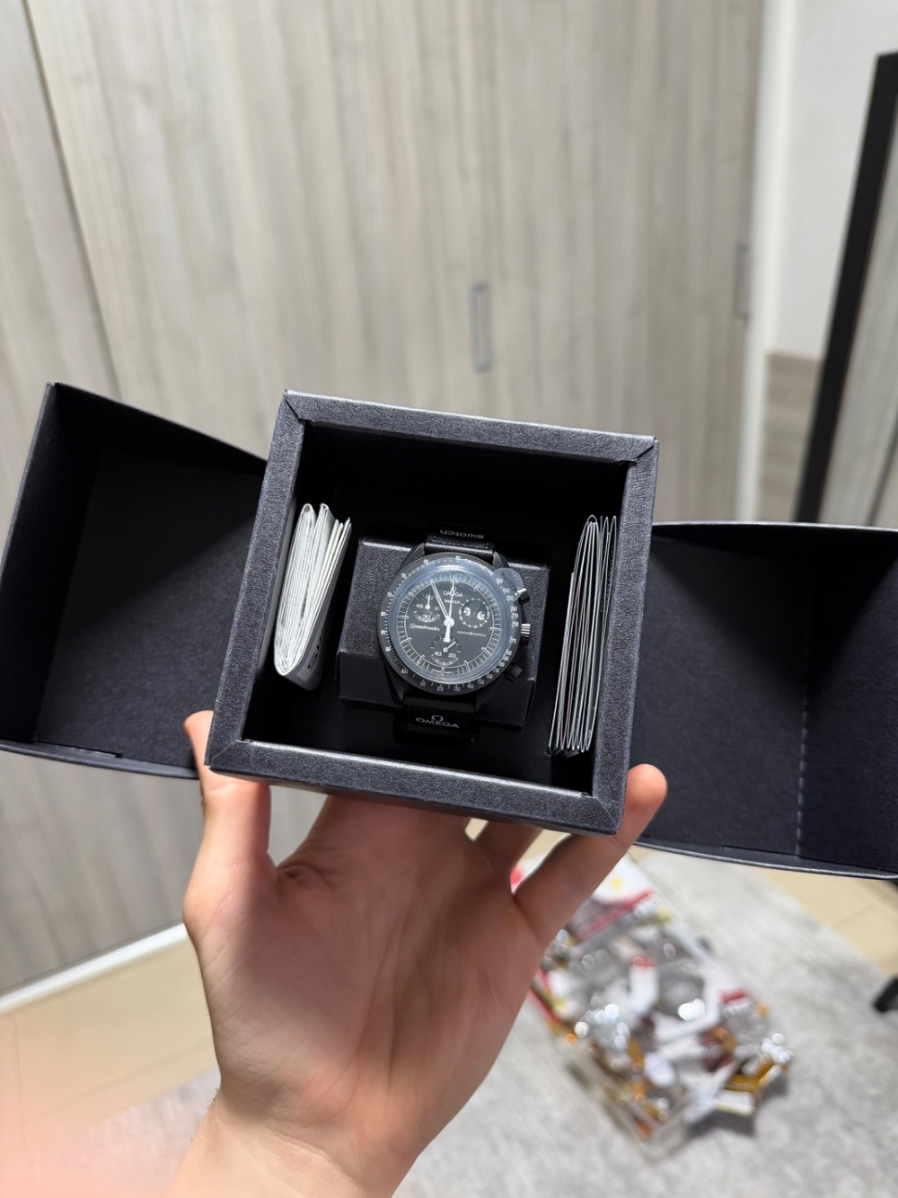 Swatch x Omega Relógio Bioceramic Moonswatch Mission Moonphase Snoopy Black
