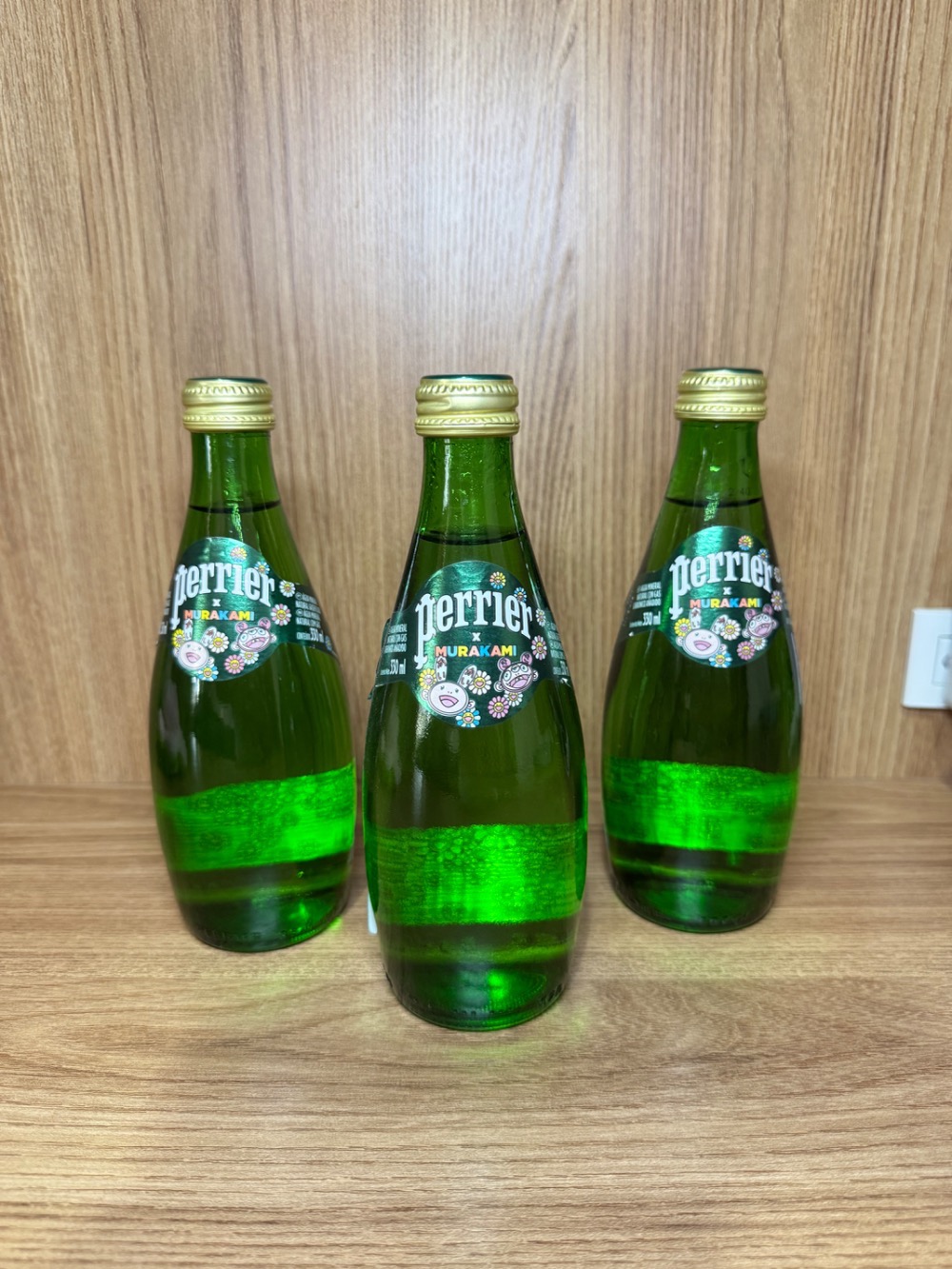 água perrier x takashi murakami