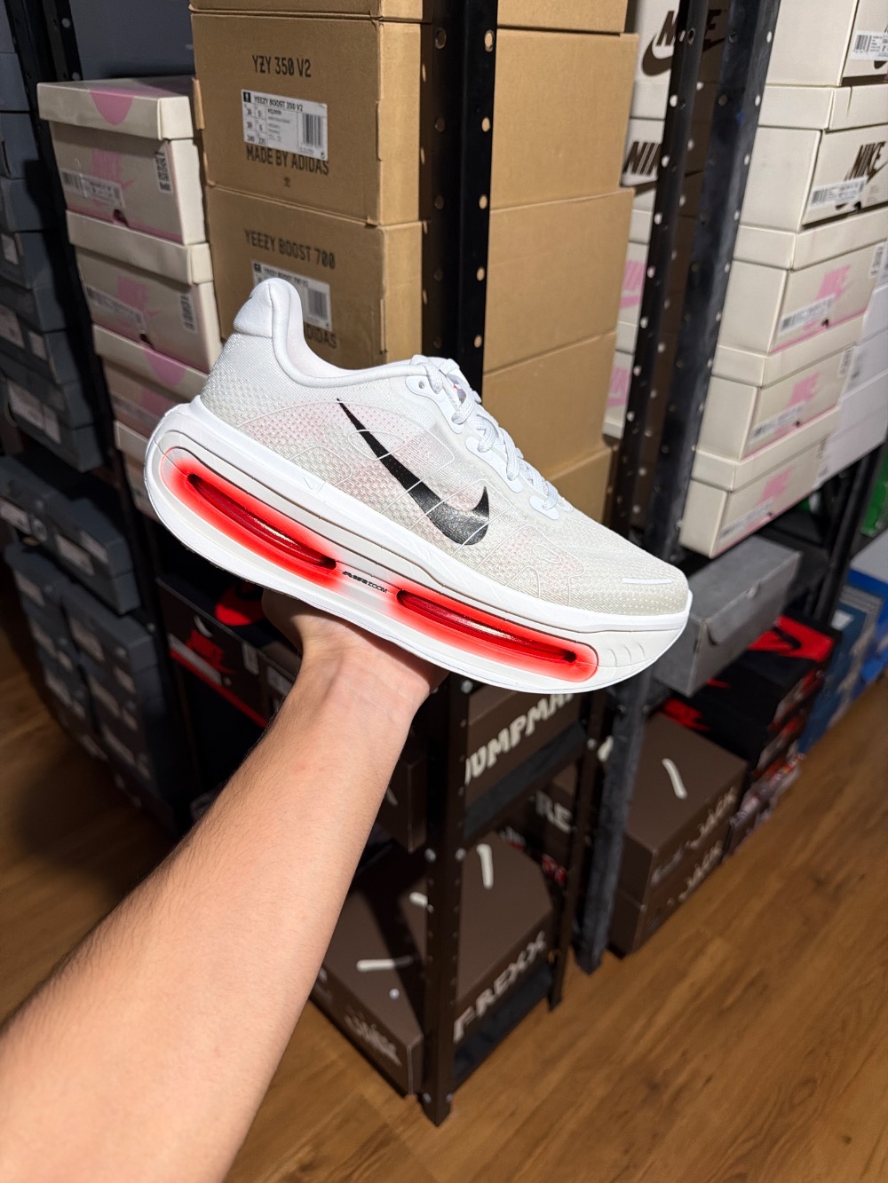 Nike Vomero Premium White Bright Crimson — 40, Novo