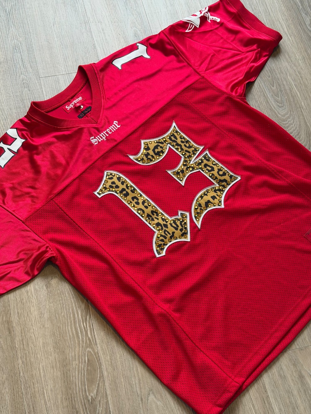 b.b. Simon x Supreme Camiseta Football Jersey Red FW26-W5