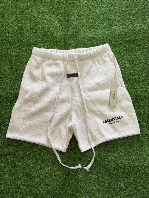 Bermuda Fear of God Essentials Sweatshorts Light Oatmeal