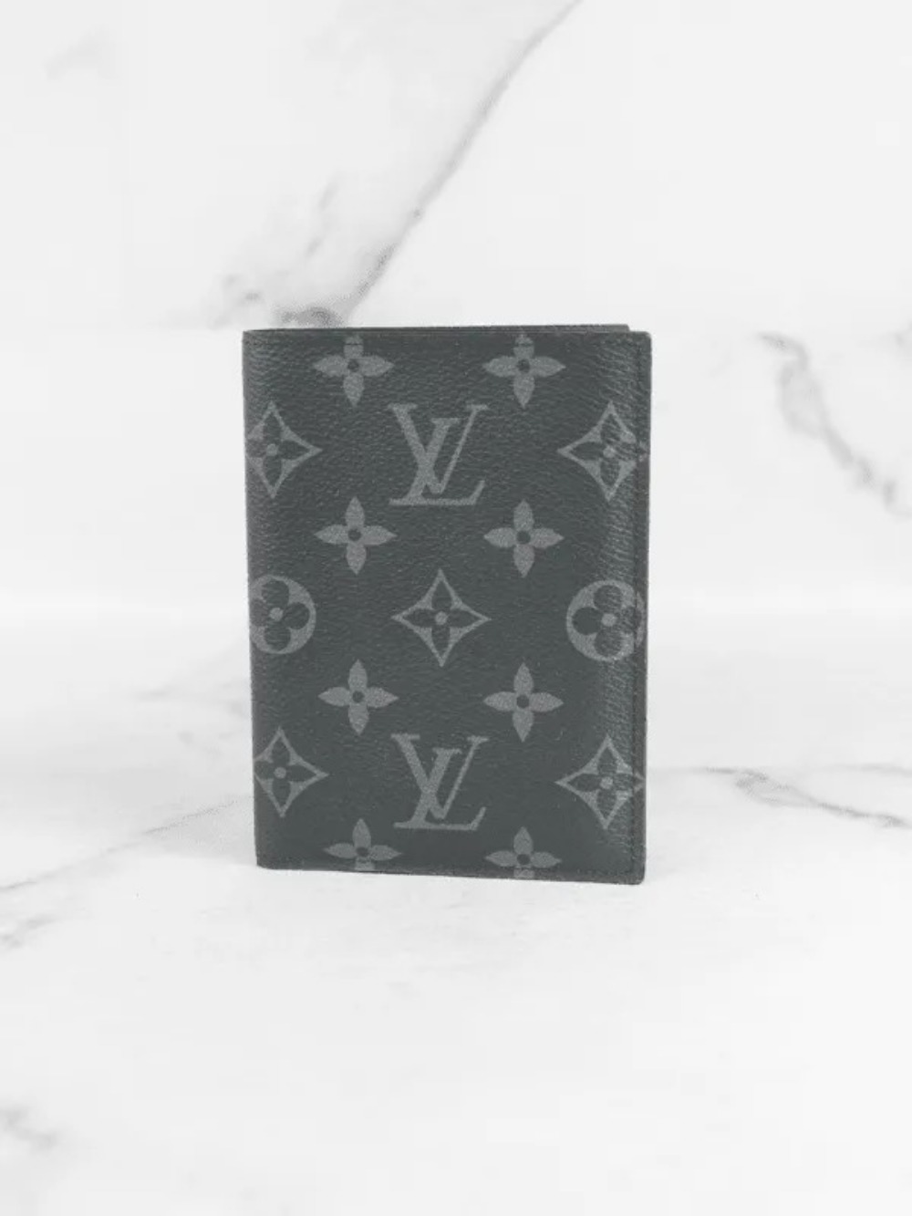 Porta Passaporte Louis Vuitton Monogram Eclipse Preto