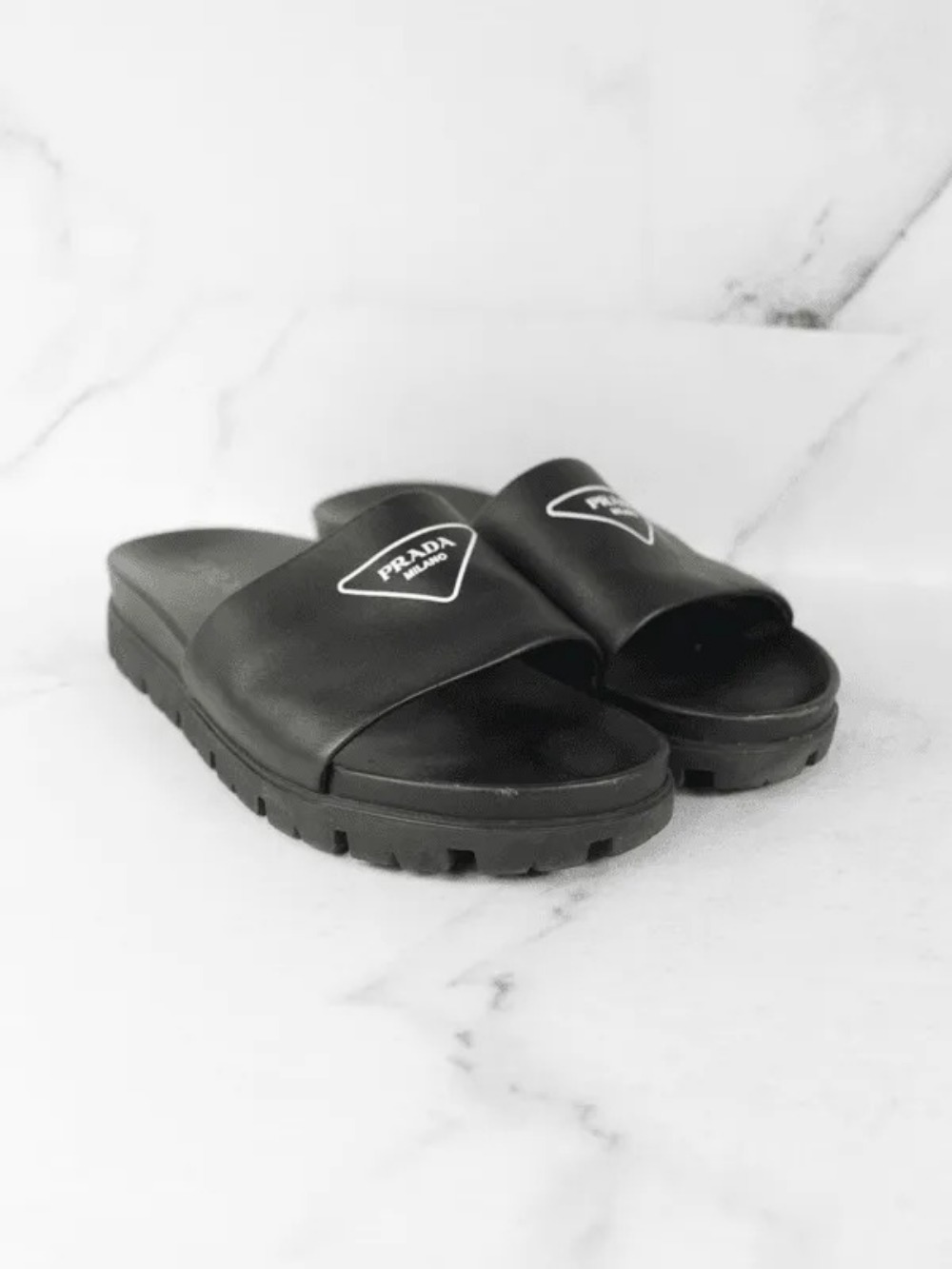 Chinelo Slide Prada Triangle Logo Preto