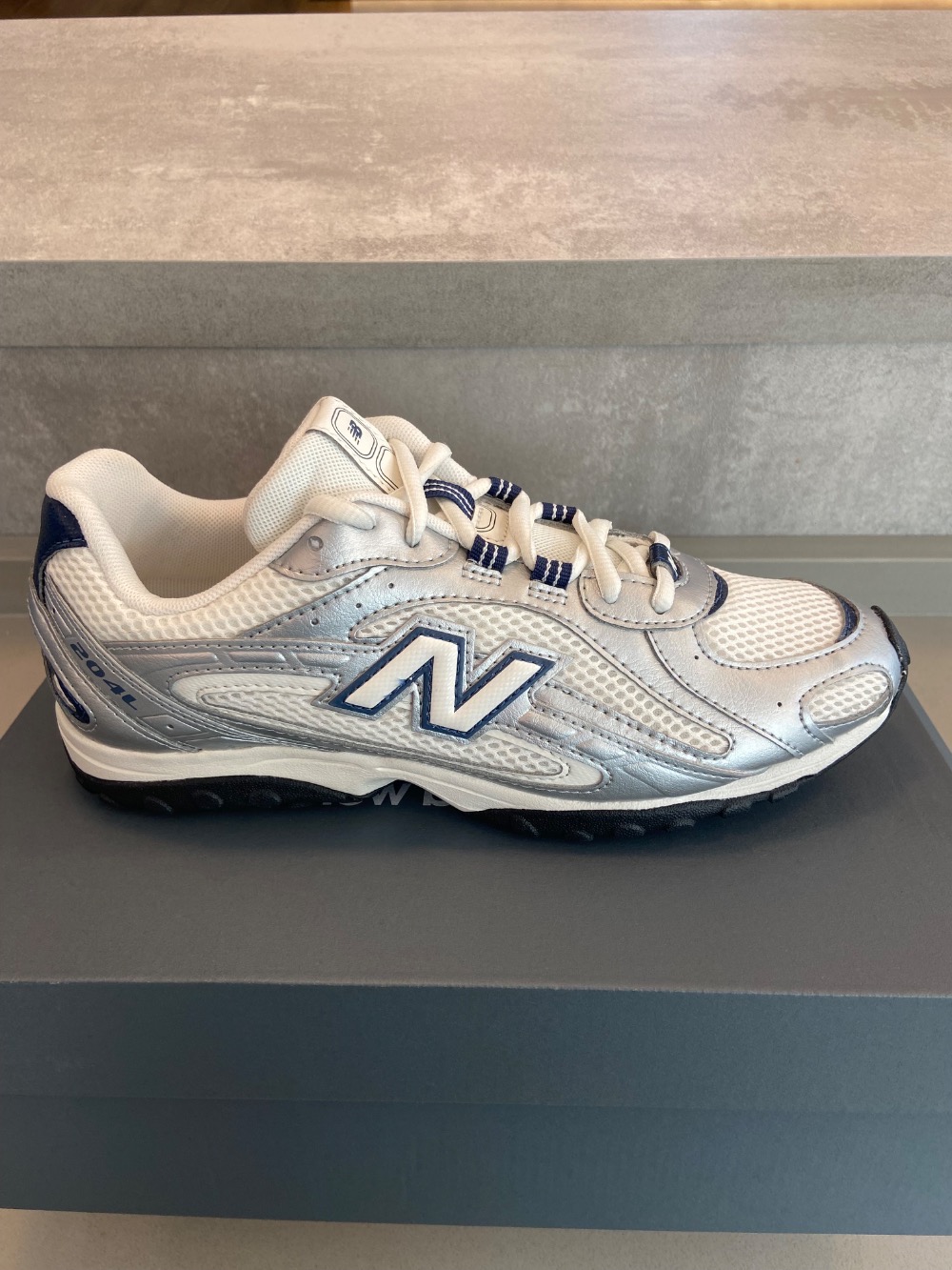 New Balance 204L Sea Salt Silver Metallic Navy