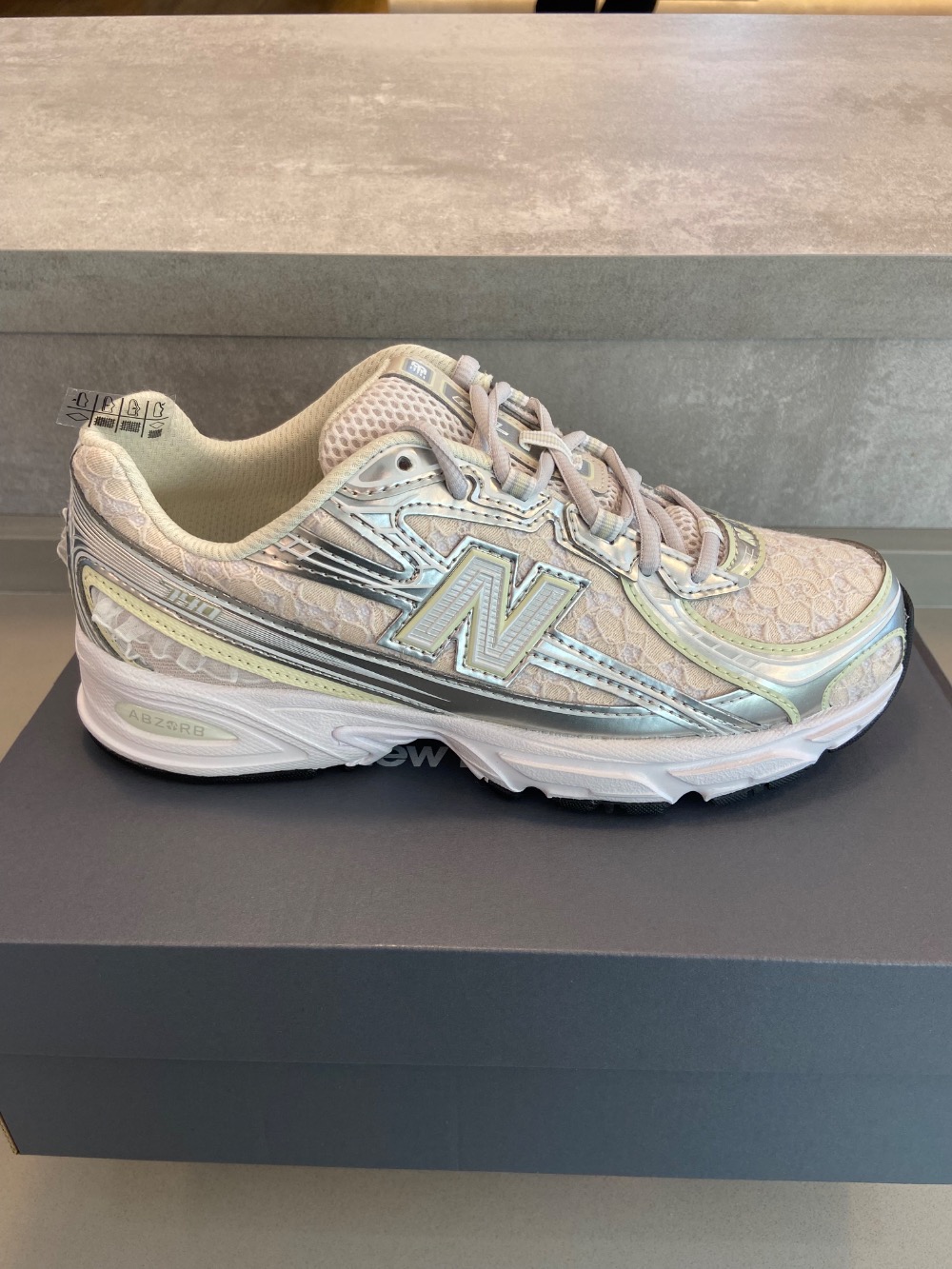 New Balance 740 Moonbeam Light Silver Metallic