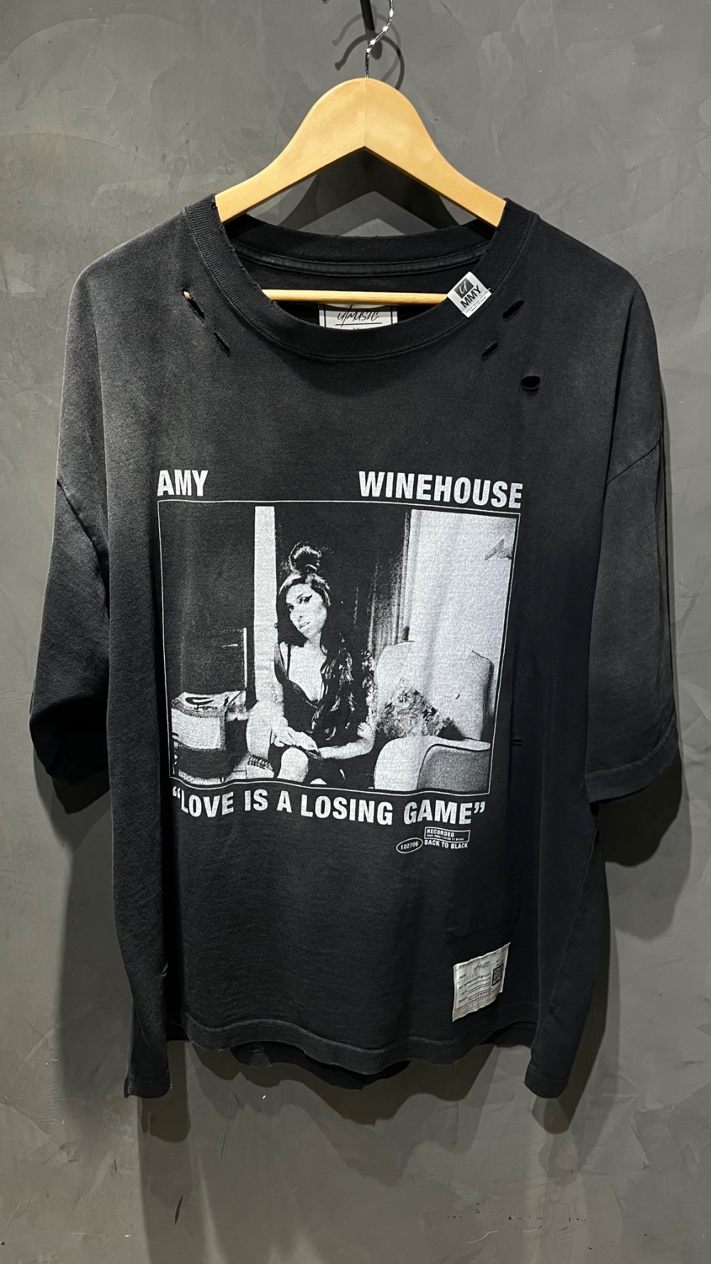 Camiseta Maison Mihara Yasuhiro  X Amy Whinehouse