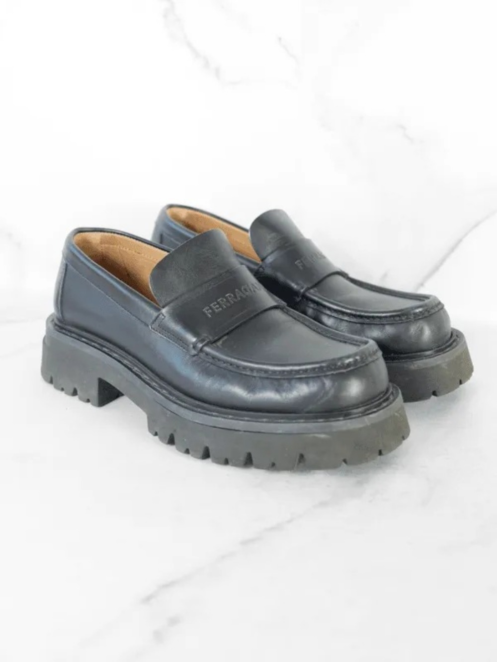 Mocassim Ferragamo Fergal Logo Preto