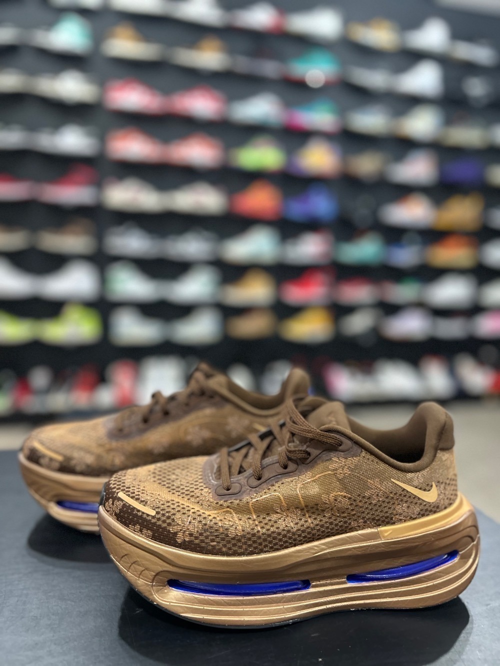 Nike Vomero Premium Flat Stout — 37.5, Novo
