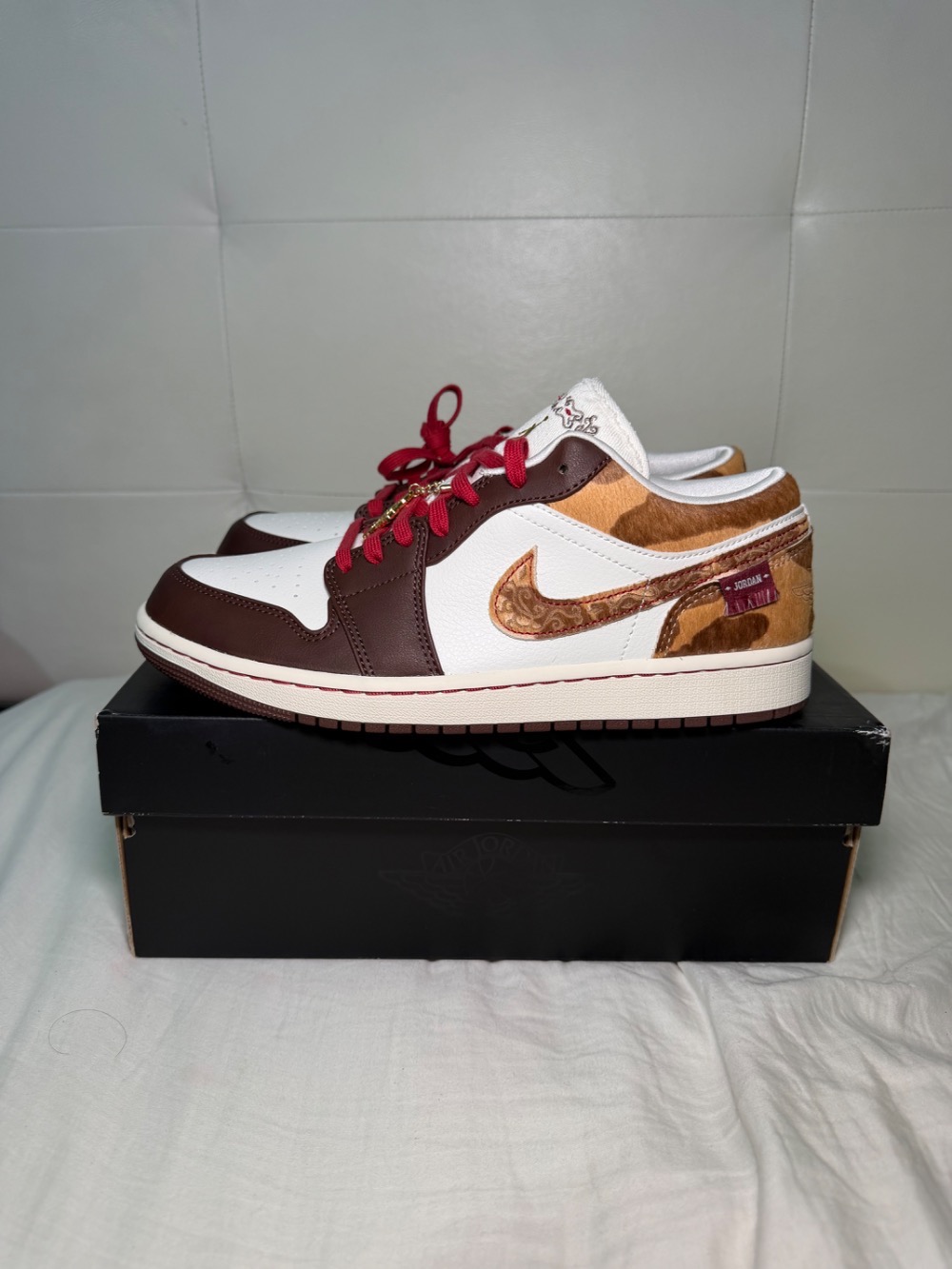Air Jordan 1 Low SE Year of the Horse — 40.5 / 42, Novo