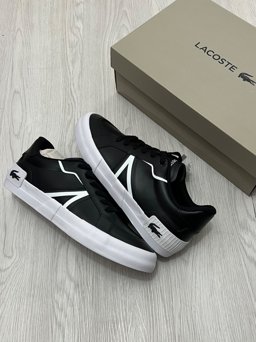 Lacoste L004 Black White