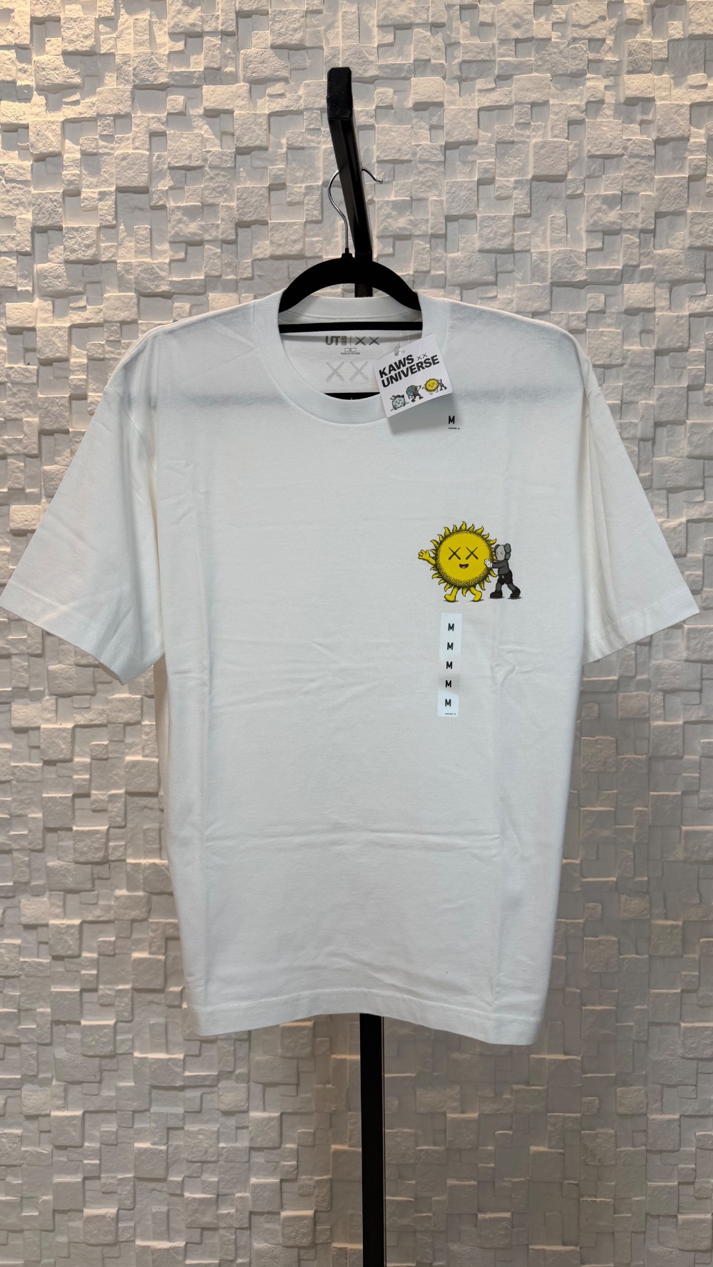 KAWS x Uniqlo Camiseta Universe UT Graphic White