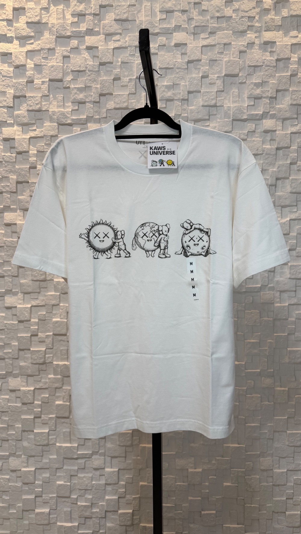 KAWS x Uniqlo Camiseta Universe UT Line Art White