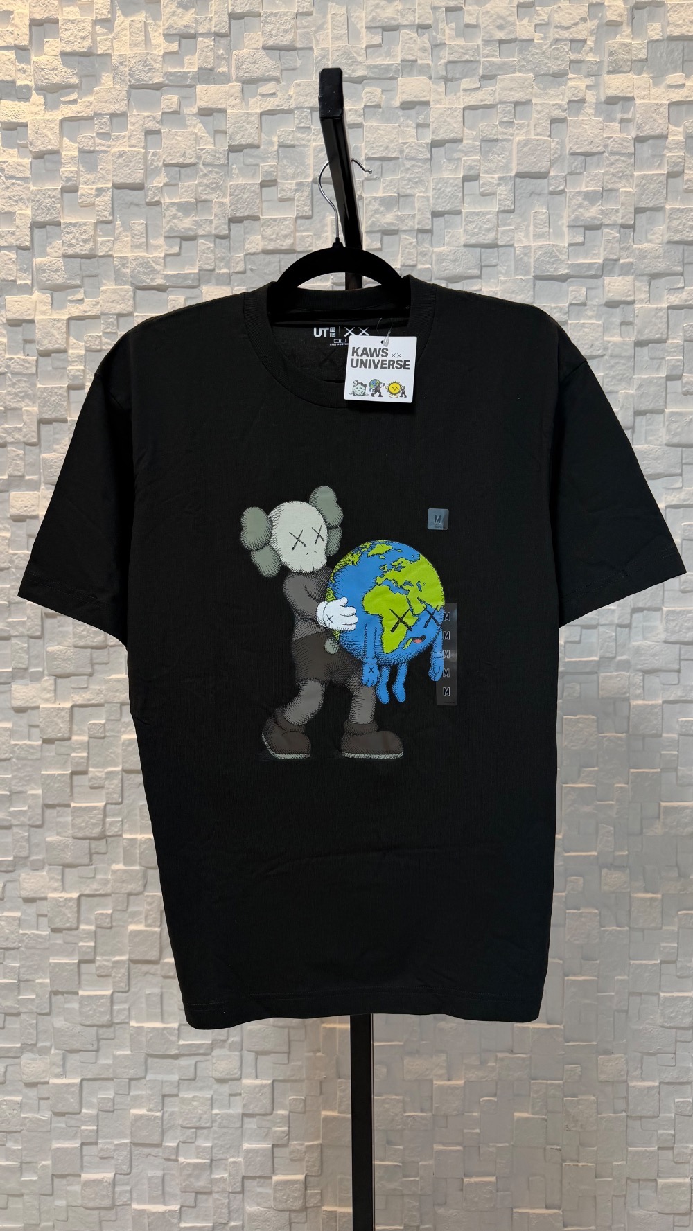KAWS x Uniqlo Camiseta Universe UT Graphic Gray