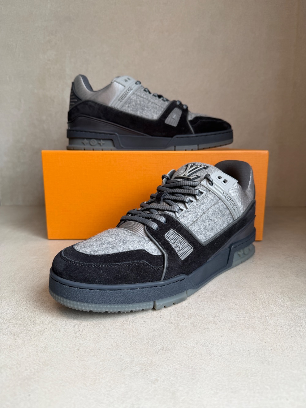 Louis Vuitton Trainer Grey Flannel Black