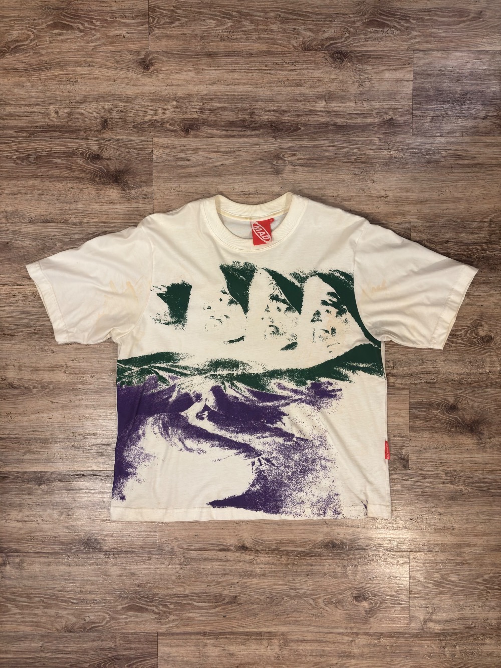 Camiseta Mad Enlatados Convenção Das Bruxas Branco