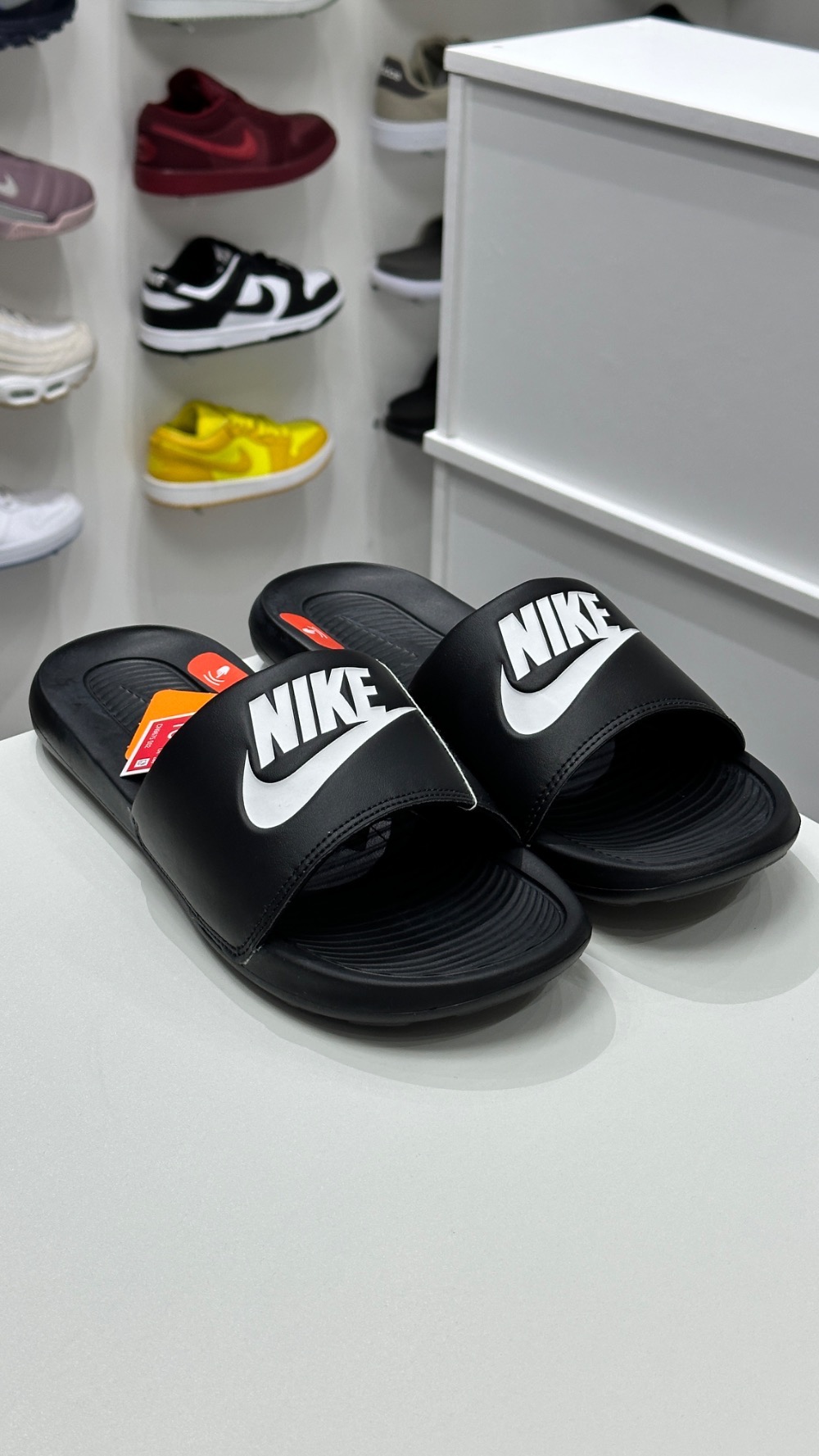 Nike Victori One Black White