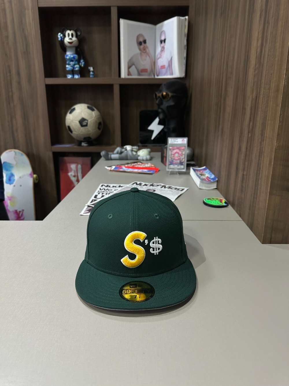 New Era x Supreme Boné Money S Logo Dark Green FW26-W4