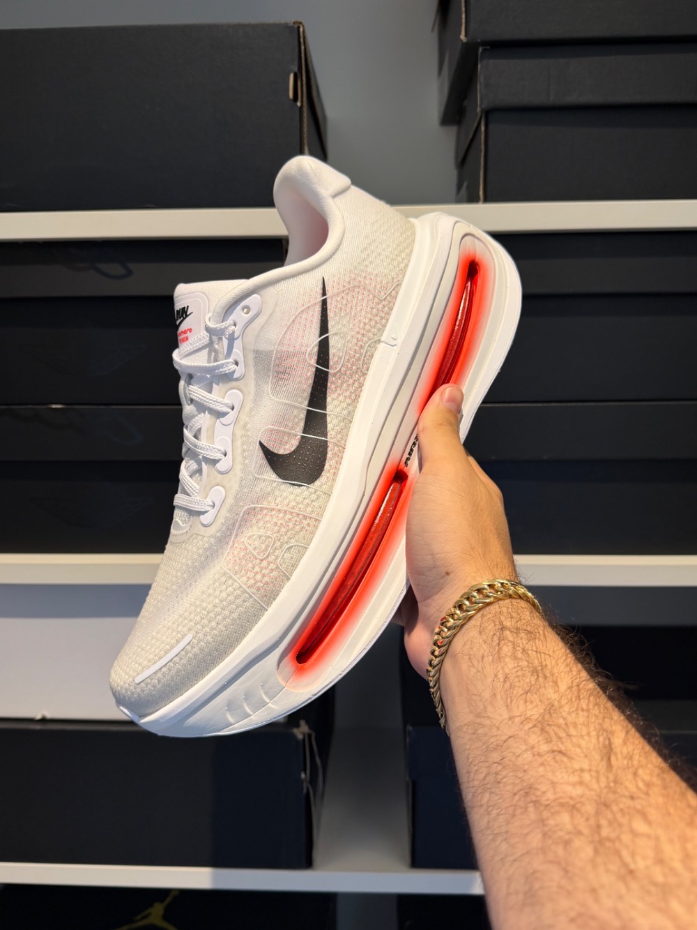 Nike Vomero Premium White Bright Crimson — 44, Novo
