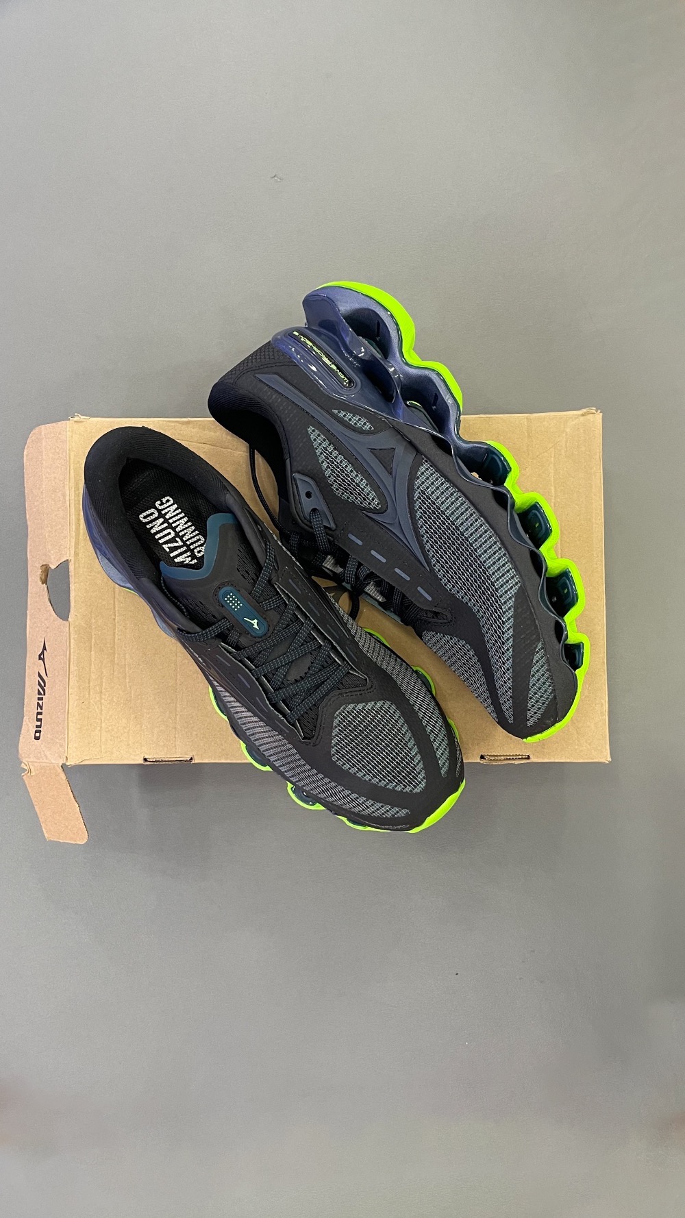 Tênis Mizuno preto/verde